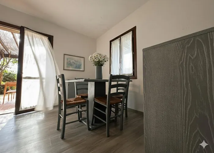 8 Arbousiers 13 * Bonifacio (Corsica)